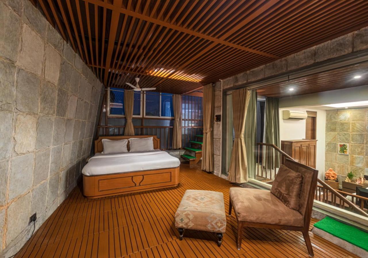 Saffronstays Urja, Lonavala - Private Villa With 2 Pools, Spa Room, Private Elevator & Waterfall Exterior foto